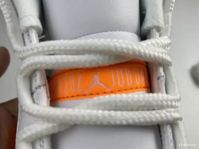 JORDAN AH7860-139 11 CITRUS LOW AIR RETRO BRIGHT 0524